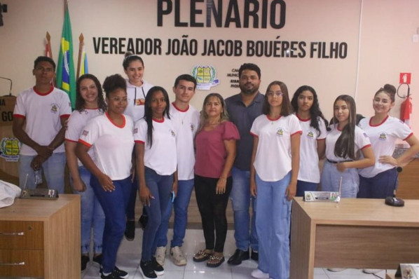 Alunos do C.E. Manoel Bezerra de Oliveira Visitam a Câmara Municipal de Ribamar Fiquene